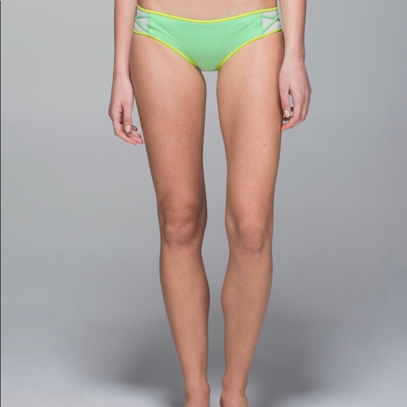 Lululemon Water: Surf to Sand Hipster - Picture 2 of 15